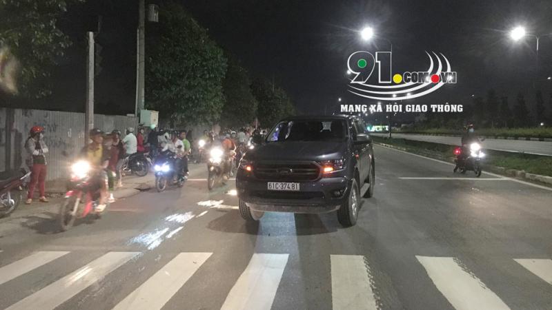 Chiếc xe bán tải Ford Ranger tại hiện trường vụ tai nạn Chiếc xe bán tải Ford Ranger tại hiện trường vụ tai nạn