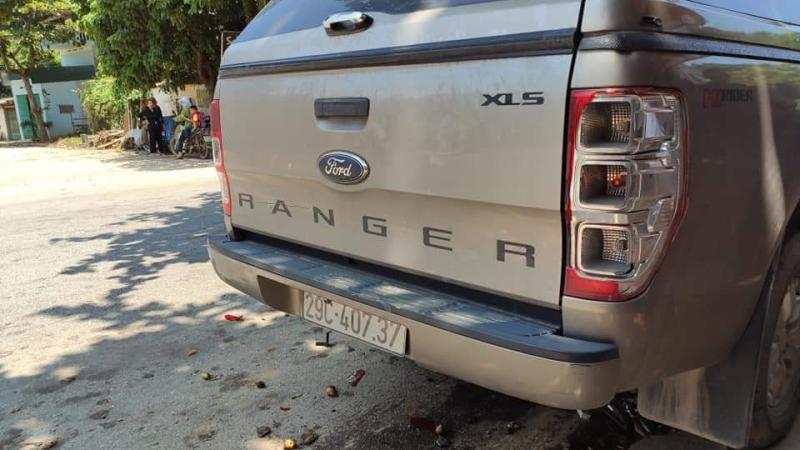 Chiếc xe bán tải Ford Ranger bị hư hỏng nhẹ sau vụ tai nạn Chiếc xe bán tải Ford Ranger bị hư hỏng nhẹ sau vụ tai nạn