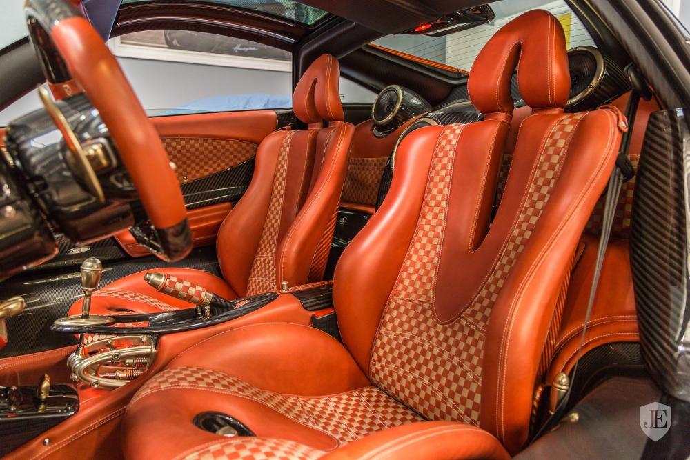 Cận cảnh nội thất của Pagani Huayra Lampo Cận cảnh nội thất của Pagani Huayra Lampo