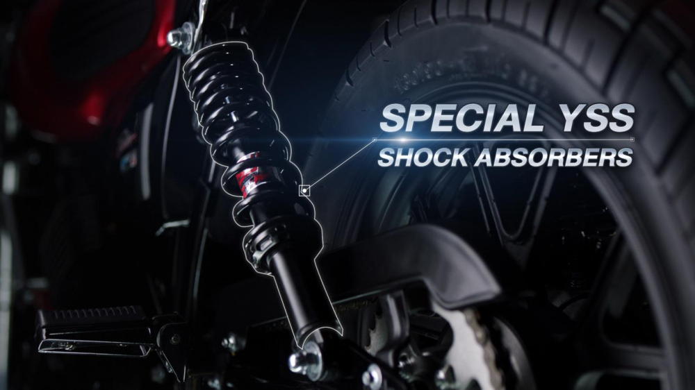 Phía sau, xe được trang bị phuộc lò xo đôi cổ điển đến từ hãng đồ độ YSS Phía sau, xe được trang bị phuộc lò xo đôi cổ điển đến từ hãng đồ độ YSS