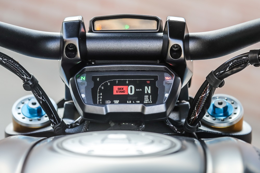 Màn hình điện tử hiện đại, gọn gàng là điểm cộng lớn trên xe