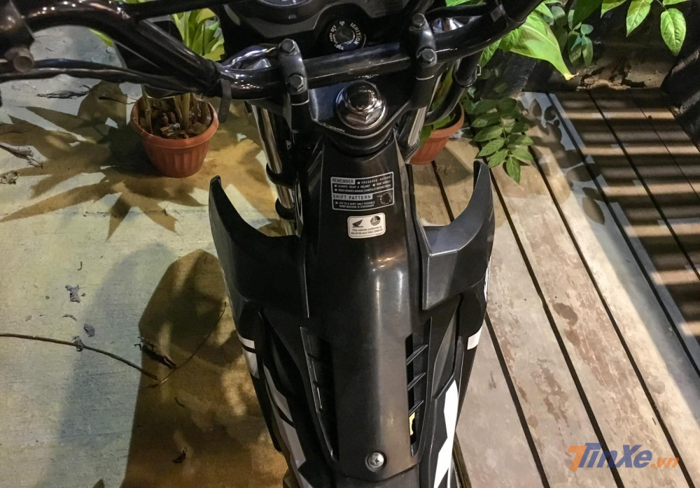 Phần lai đầy ngẫu hứng trên Honda XRM 125 FI khi vừa có điểm hõm, vừa có cánh gió cào cào Phần lai đầy ngẫu hứng trên Honda XRM 125 FI khi vừa có điểm hõm, vừa có cánh gió cào cào