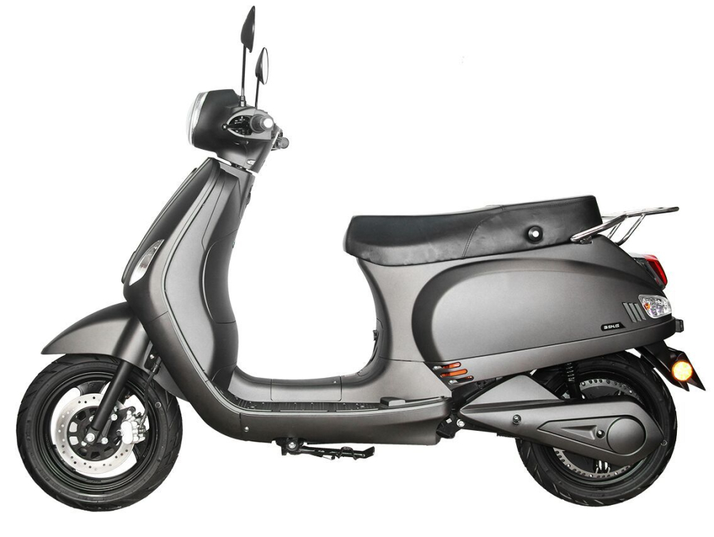 Tổng thể xe Benling Aura rất giống với mẫu Vespa Notte Tổng thể xe Benling Aura rất giống với mẫu Vespa Notte