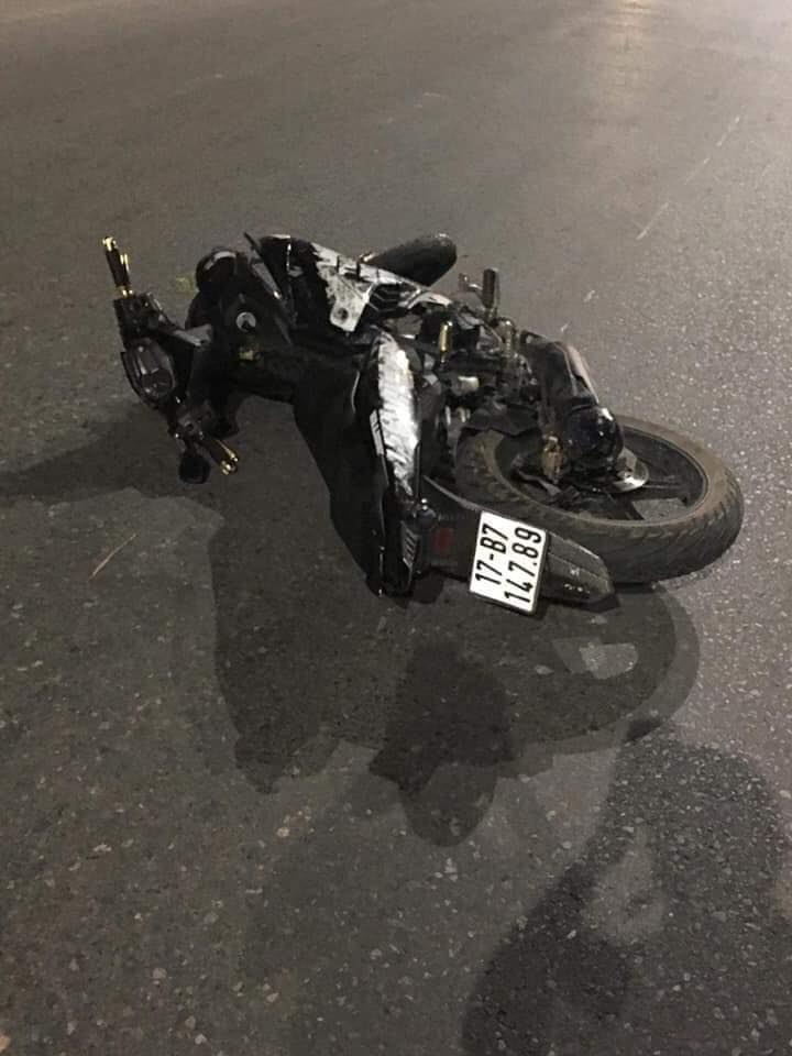 Chiếc Yamaha Exciter nằm đổ tại hiện trường vụ tai nạn nghiêm trọng