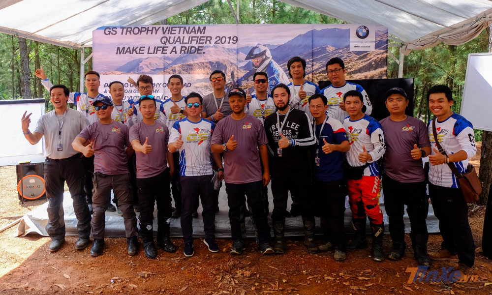 Tổ trọng tài cùng các thí sinh của cuộc thi GS Trophy 2019, vòng tuyển chọn tại khu vực miền Bắc