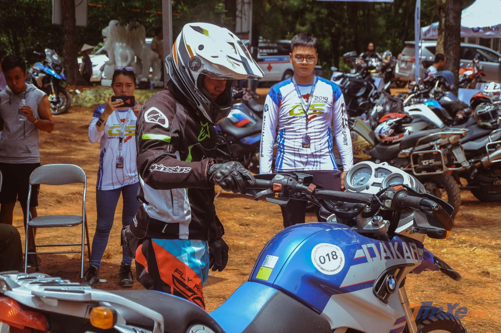 Các thí sinh đều rất quyết tâm với bài thi để hòa hợp với chiến mã của mình