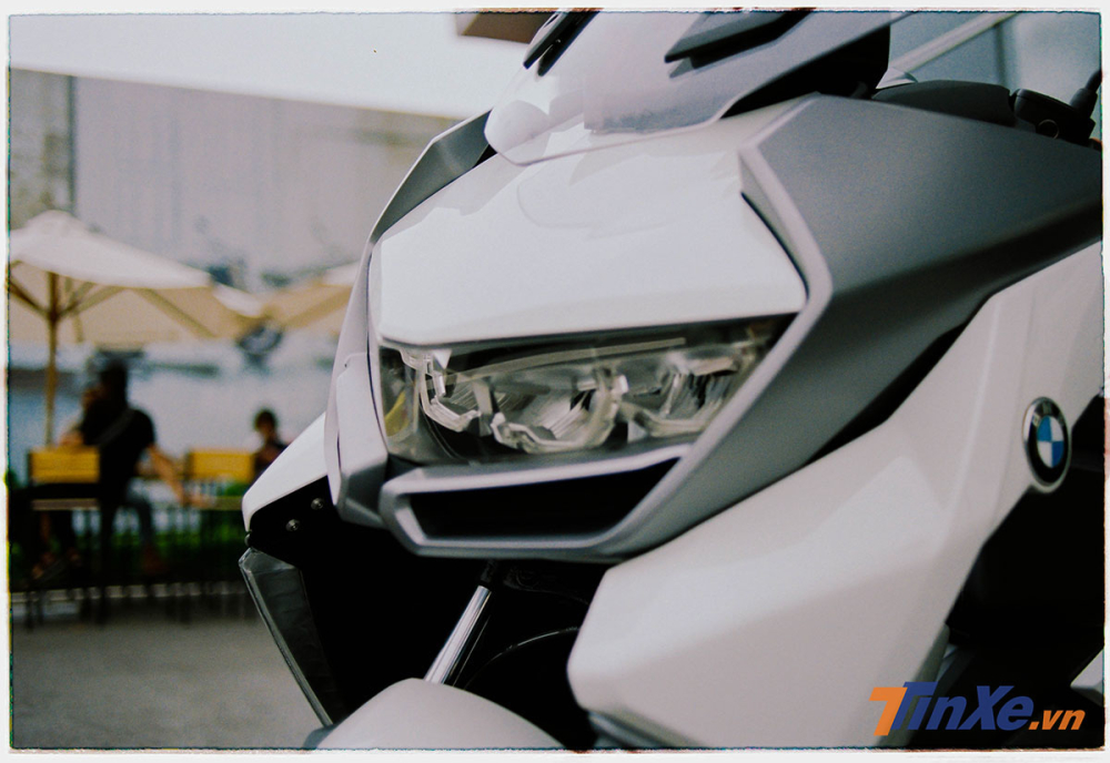 Phần đầu xe cực sắc sảo và đậm chất thể thao