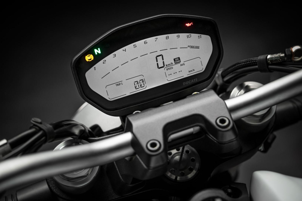 Bảng đồng hồ đơn giản giúp người dùng không bị rối mắt và phân tâm khi chạy xe