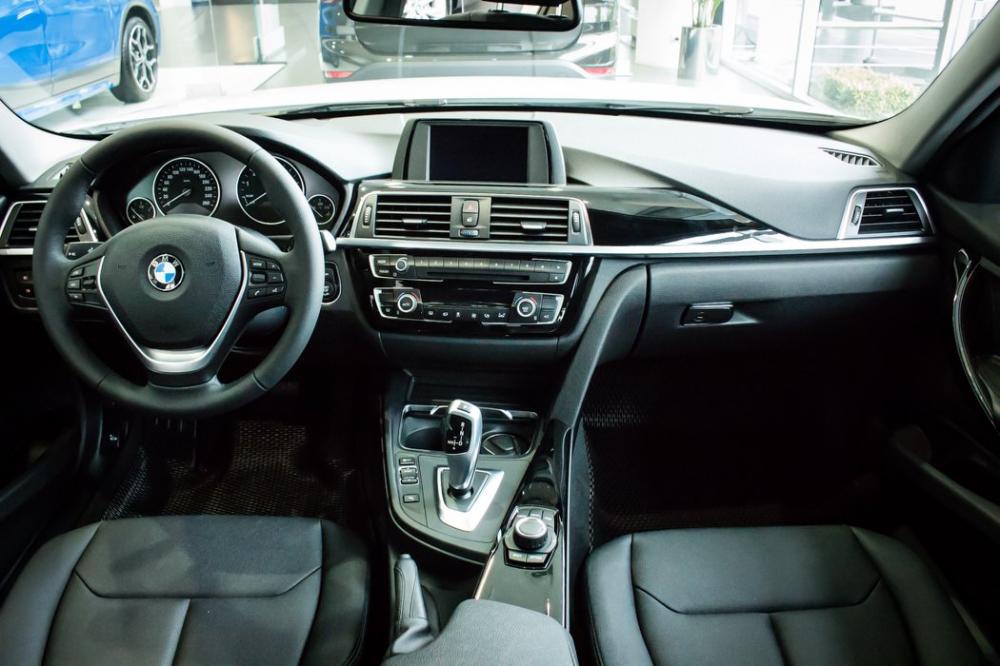 Nội thất của BMW 320i Nội thất của BMW 320i