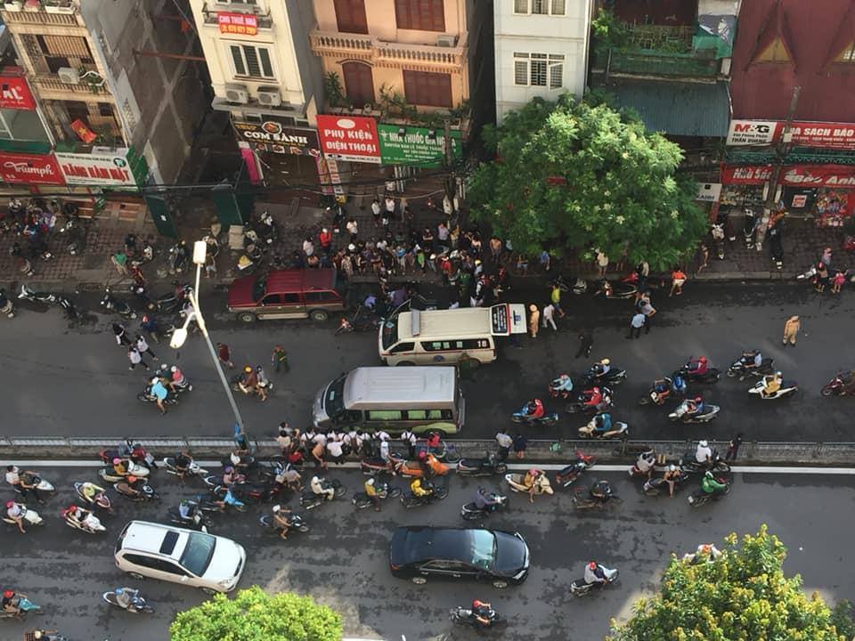 Hiện trường vụ tai nạn giao thông giữa xe máy và ô tô bán tải trên đường Vũ Trọng Phụng, Thanh Xuân - Hà Nội (Ảnh: Facebook)