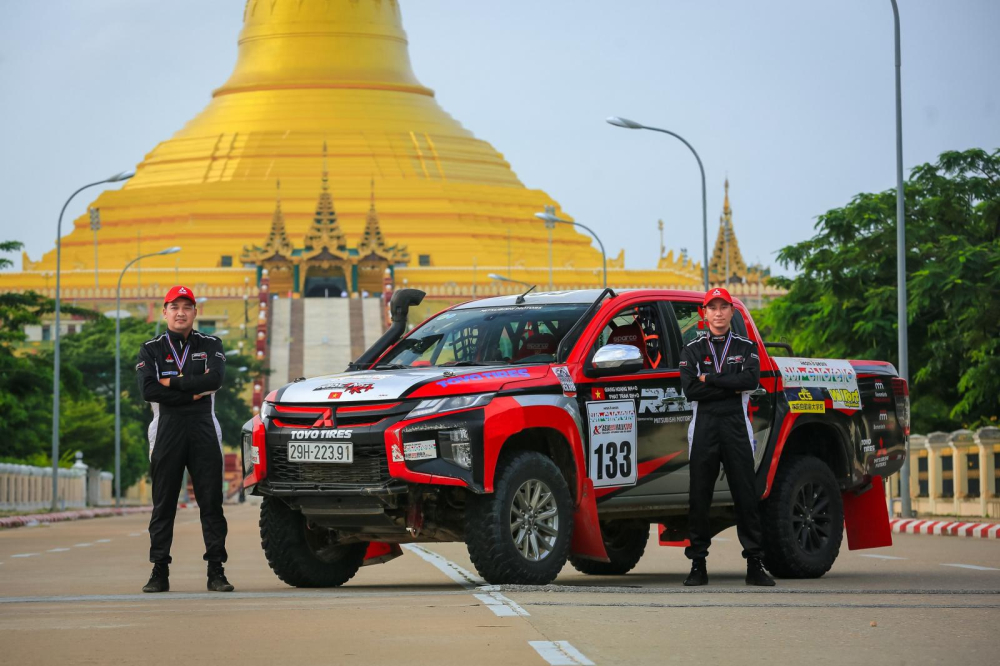 2 vận động viên Hoàng Giang và Trần Công Phát của Racing AKA bên chiếc Mitsubishi Triton đã tham dự giải đua quốc tế AXCR 2019 2 vận động viên Hoàng Giang và Trần Công Phát của Racing AKA bên chiếc Mitsubishi Triton đã tham dự giải đua quốc tế AXCR 2019