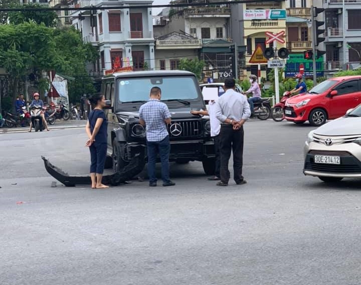 Ông vua địa hình Mercedes-AMG G63 Edition 1 đầu tiên tại Việt Nam gặp nạn Ông vua địa hình Mercedes-AMG G63 Edition 1 đầu tiên tại Việt Nam gặp nạn