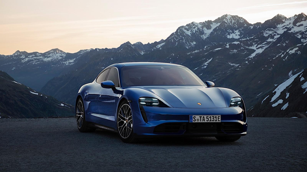 Mẫu xe điện đầu tiên của Porsche có giá bán không hề rẻ nhưng không vì thế mà kém hấp dẫn người mua