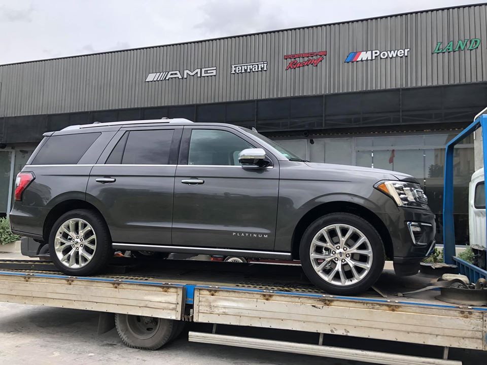 Chiếc Ford Expedition thế hệ mới được đưa về Việt Nam qua con đường nhập khẩu tư nhân Chiếc Ford Expedition thế hệ mới được đưa về Việt Nam qua con đường nhập khẩu tư nhân