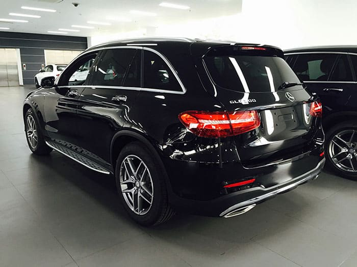 So với giá niêm yết lên tới 2,510 tỷ đồng của SUV tầm trung của Audi, giá GLC 300 thấp hơn 221 triệu Mercedes-Benz GLC 300