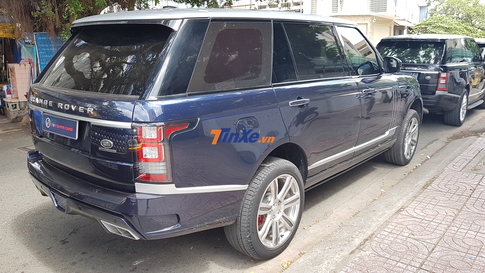 Chiếm phần lớn số xe Range Rover tham dự vào buổi rước dâu con gái Minh Nhựa chính là dòng Autobiography