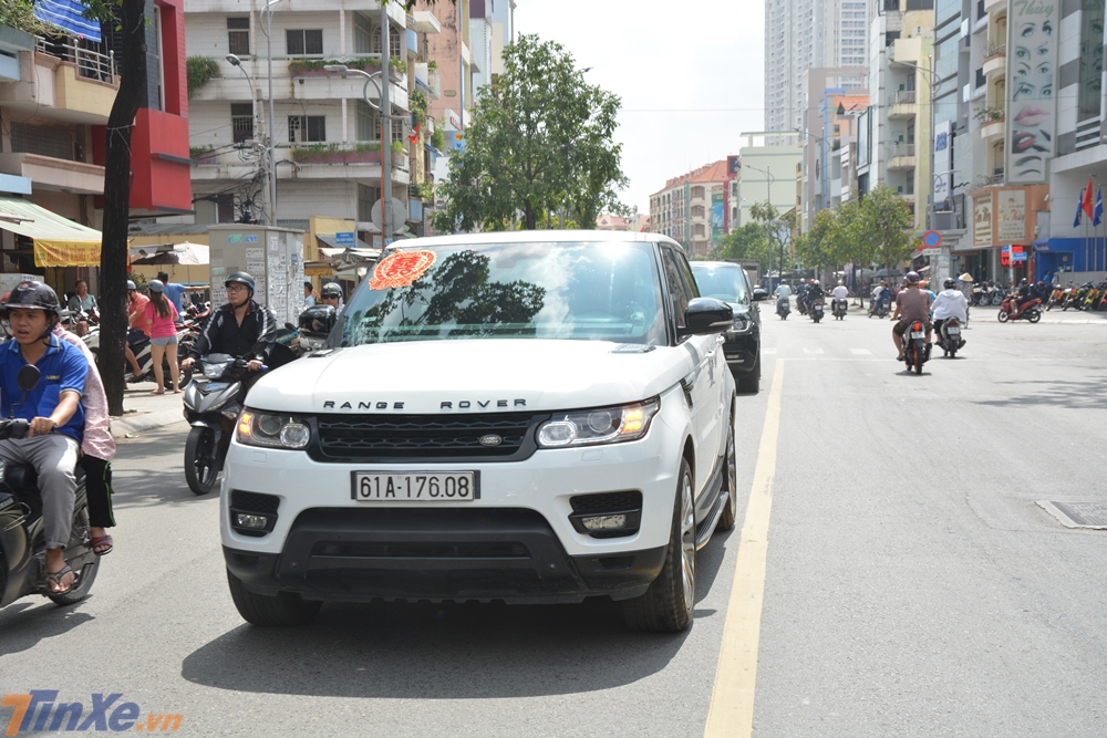 Chiếc Range Rover Sport HSE này thuộc thế hệ cũ