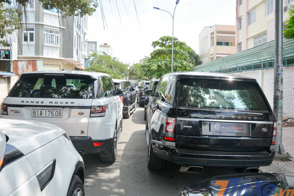 Mẫu SUV hạng sang Range Rover Autobiography được trang bị động cơ V8 siêu nạp, tạo ra công suất tối đa 503 mã lực và mô-men xoắn cực đại 624 Nm