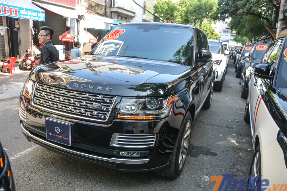Chiếc xe Range Rover SVAutobiography này thuộc phiên bản cũ