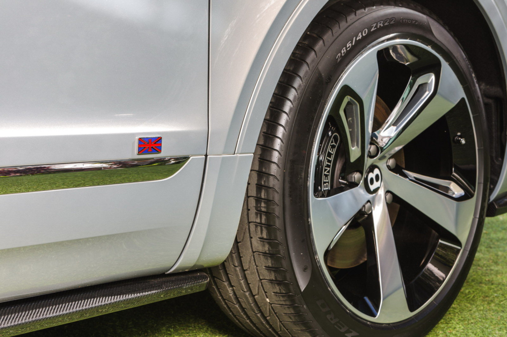 Đây là vị trí cờ Anh Union Jack trên chiếc SUV siêu sang Bentley Bentayga First Edition