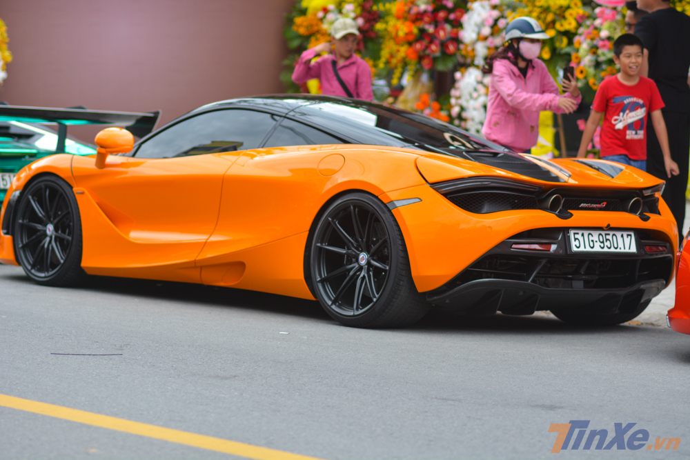Ngoài siêu xe Ferrari 488 Spider màu đỏ, Cường Ngoài siêu xe Ferrari 488 Spider màu đỏ, Cường Đô-la hiện còn sở hữu chiếc siêu xe McLaren 720S mang bộ áo cam rất nổi bật