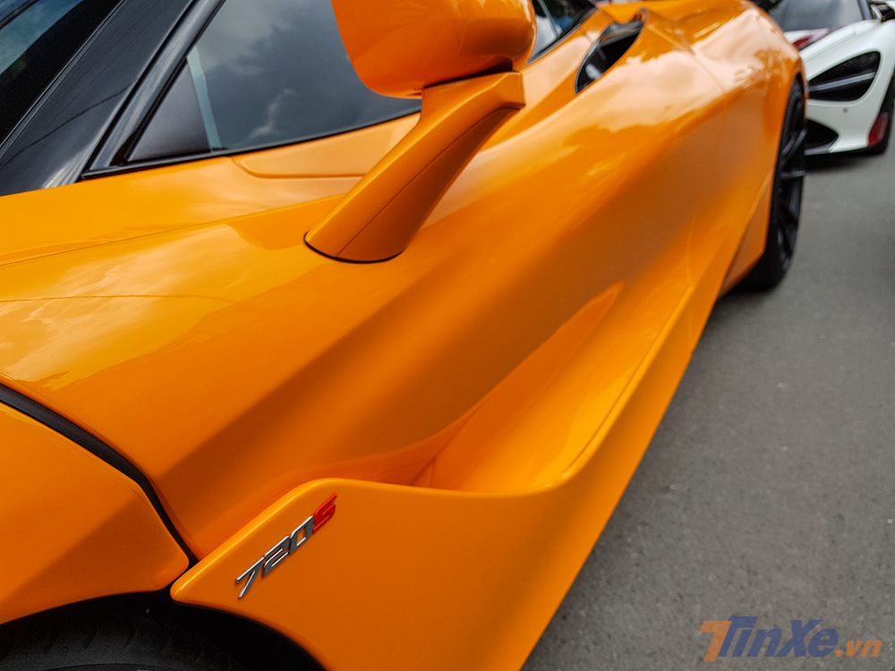 Ngoài màu sơn cam nổi bật trên chiếc siêu xe McLaren 720S màu cam của Cường Ngoài màu sơn cam nổi bật trên chiếc siêu xe McLaren 720S màu cam của Cường Đô-la