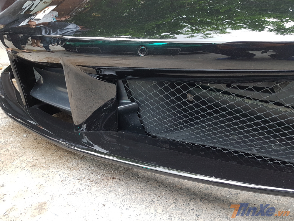 Thực tế bản độ siêu xe Ferrari 488 GTB Liberty Walk độc nhất Việt Nam còn có cản va trước rất hầm hố