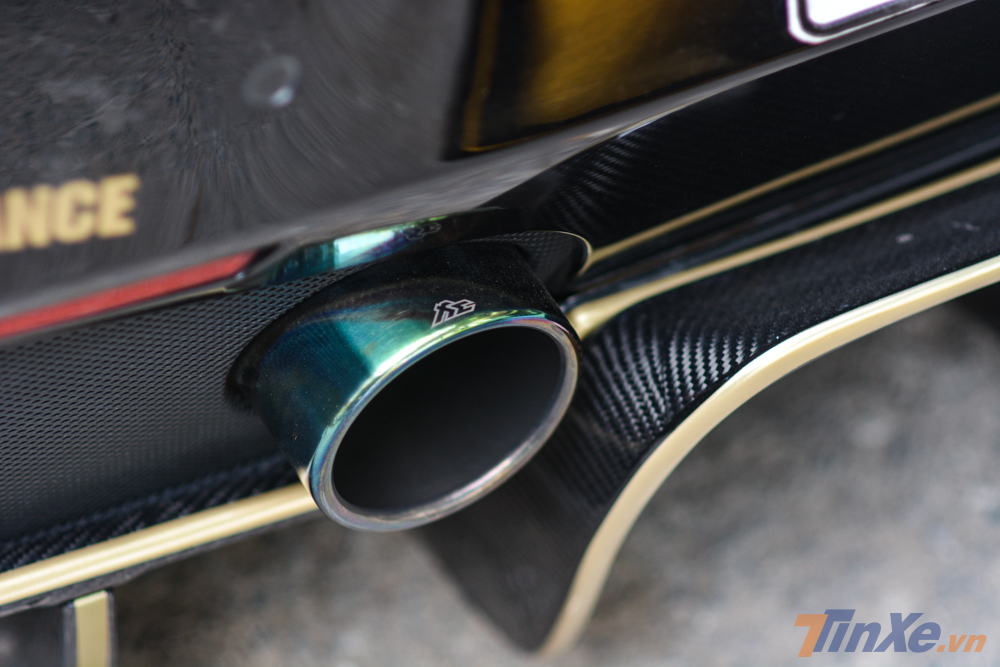 Dù không nâng cấp động cơ cho siêu ngựa này, nhưng việc trang bị ống xả độ FI cũng mang đến tiếng thở chất hơn cho bản độ Ferrari 488 GTB Libery Walk độc nhất Việt Nam