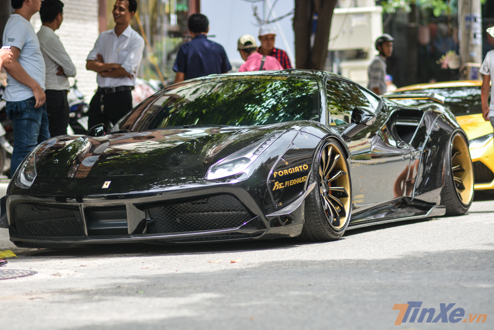 Ngoại hình của siêu xe Ferrari 488 GTB độ Liberty Walk độc nhất Việt Nam