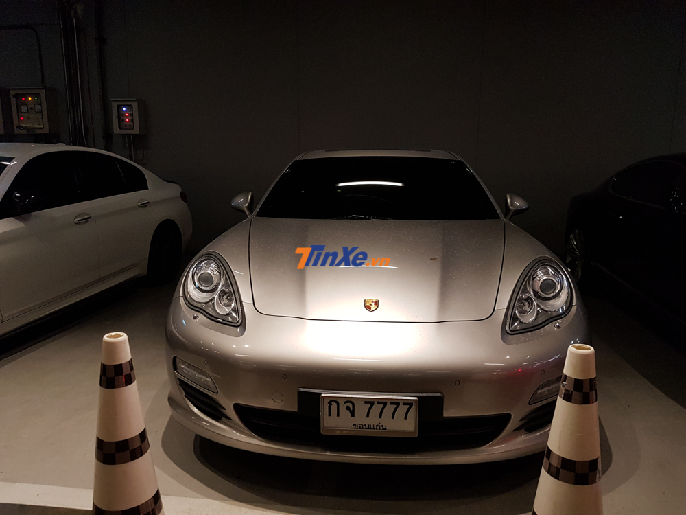 Người Thái rất thích sưu tầm những chiếc biển tứ quý cho siêu xe và cả Porsche Panamera cũng mang biển tứ quý 7