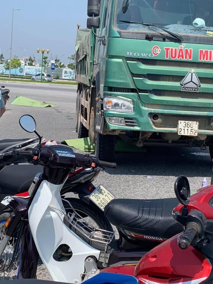 Hiện trường vụ tai nạn nghiêm trọng khiến đôi nam nữ tử vong Hiện trường vụ tai nạn nghiêm trọng khiến đôi nam nữ tử vong