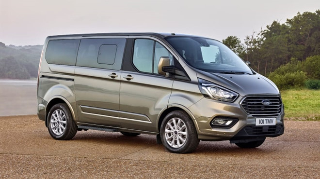 Ford Tourneo 2019 màu nâu