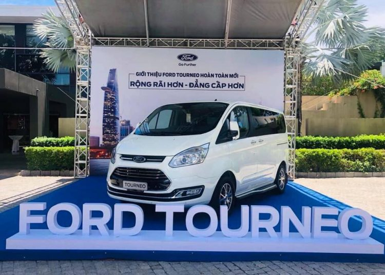 Ford Tourneo 2019 màu trắng