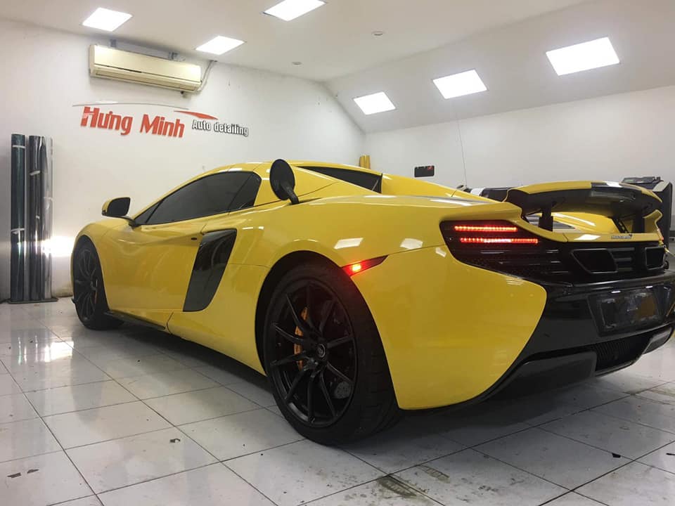 Vẻ đẹp của chiếc siêu xe McLaren 650S Spider sau khi được thay áo sang màu vàng Vẻ đẹp của chiếc siêu xe McLaren 650S Spider sau khi được thay áo sang màu vàng