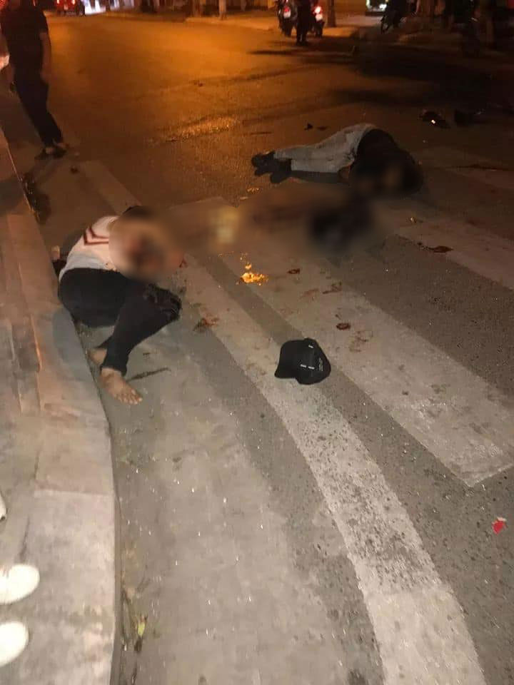 Vụ tai nạn lúc rạng sáng khiến 2 người thương vong Vụ tai nạn lúc rạng sáng khiến 2 người thương vong