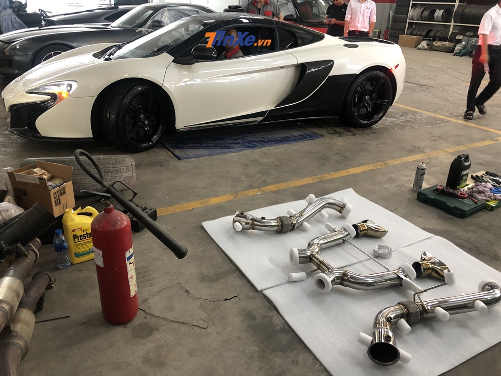 Chiếc McLaren 650S Spider chuẩn bị bước vào việc thay ống xả độ