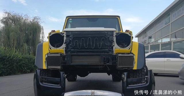 Chiếc Mercedes-Benz G500 4×4² bị tháo lưới tản nhiệt và cụm đèn pha Chiếc Mercedes-Benz G500 4×4² bị tháo lưới tản nhiệt và cụm đèn pha