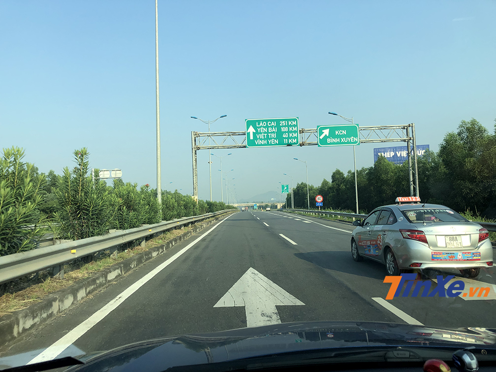 Sử dụng cao tốc Nội Bài - Lào Cai để di chuyển sẽ giúp các bạn ghé được thành phố Yên Bái để nghỉ ngơi. Sử dụng cao tốc Nội Bài - Lào Cai để di chuyển sẽ giúp các bạn ghé được thành phố Yên Bái để nghỉ ngơi.