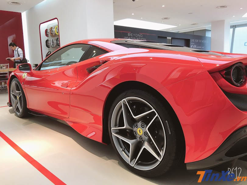 Vì thế giới mê xe rất tin tưởng vào sự có mặt của siêu xe Ferrari F8 Tributo tại Việt Nam trong thời gian sắp tới đây