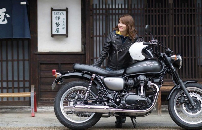 Bụi bặm và thanh lịch cùng Kawasaki W800 Bụi bặm và thanh lịch cùng Kawasaki W800