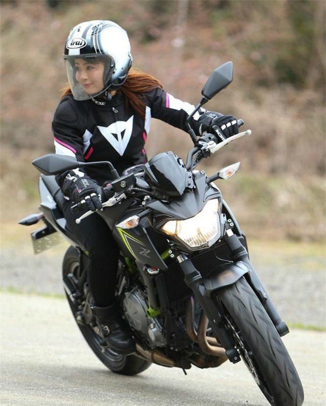 Chạy Gymkhana trên Kawasaki Z650 Chạy Gymkhana trên Kawasaki Z650
