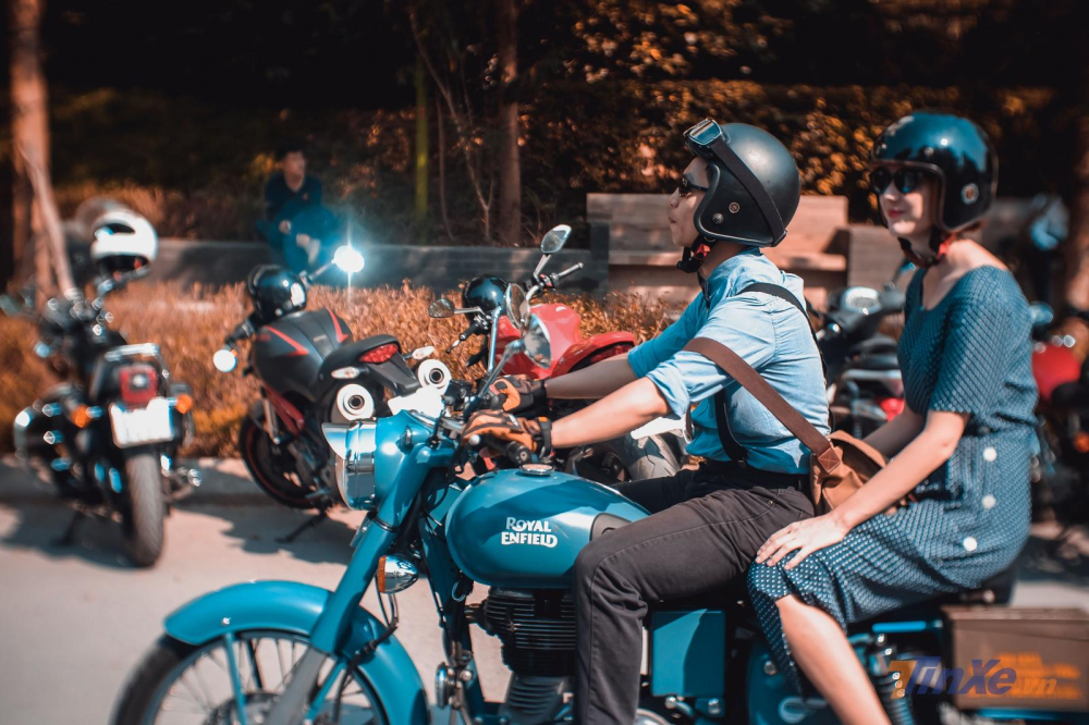 Ngày hội xế cổ thì ắt hẳn không thể thiếu những chiếc xe từ Royal Enfield