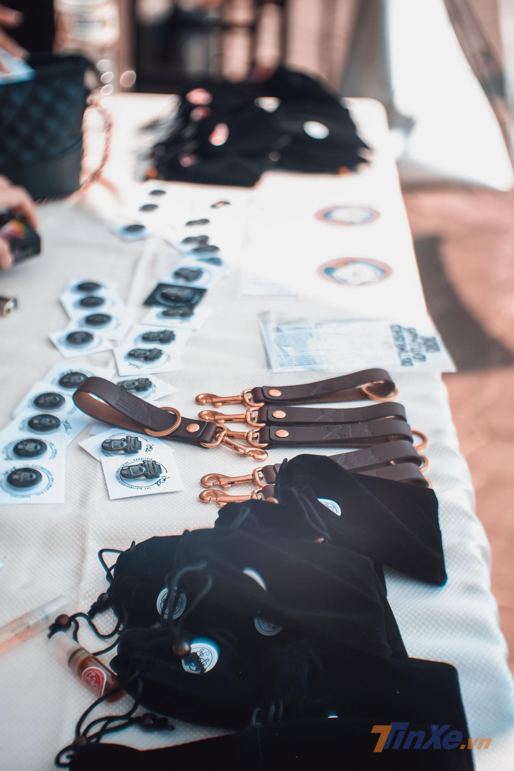 Trong khuôn viên sự kiện, các món đồ được bán ra đều góp phần vào quỹ từ thiện của chương trình dành riêng cho nam giới