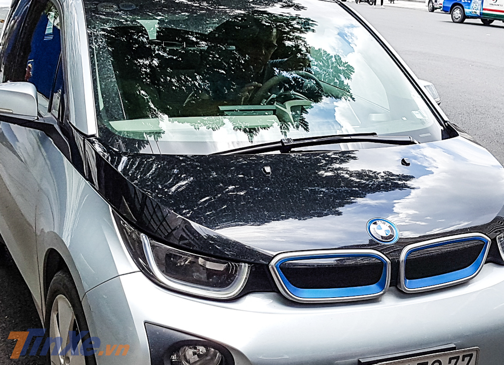  Nguồn cung cấp sức mạnh của BMW i3 đời cũ là mô-tơ điện nằm phía sau, có công suất tối đa 170 mã lực và mô-men xoắn cực đại 250 Nm 