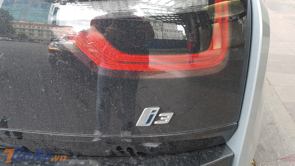 Thời gian sạc đầy pin của BMW i3 là khoảng 3 tiếng đồng hồ nếu người dùng sử dụng bộ sạc i Wallbox Pure