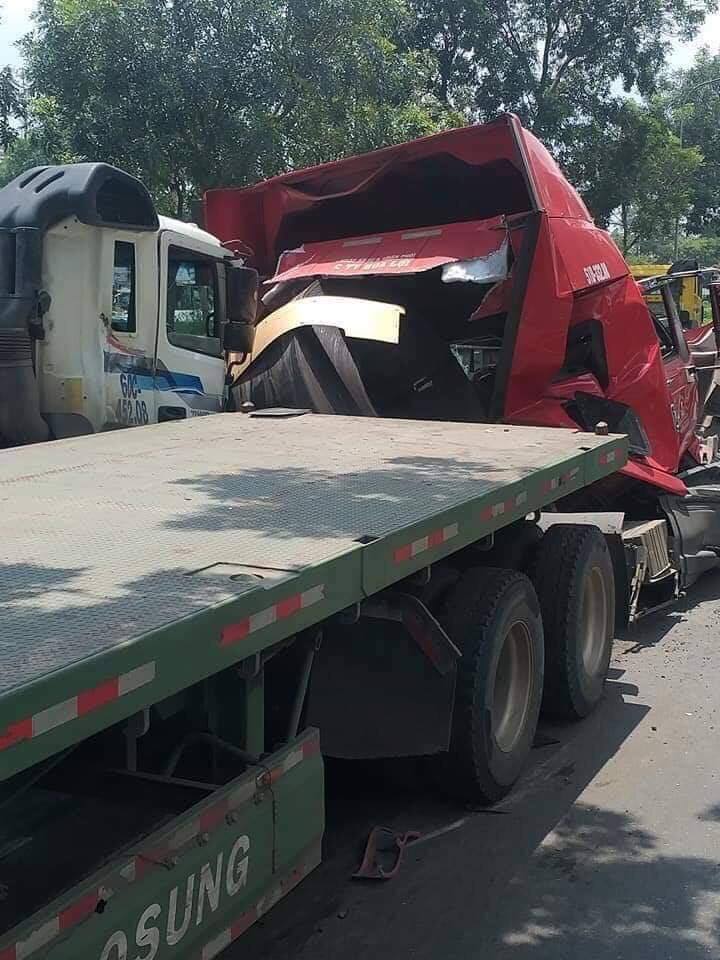 Hiện trường vụ tai nạn nghiêm trọng trên đường Nguyễn Văn Linh