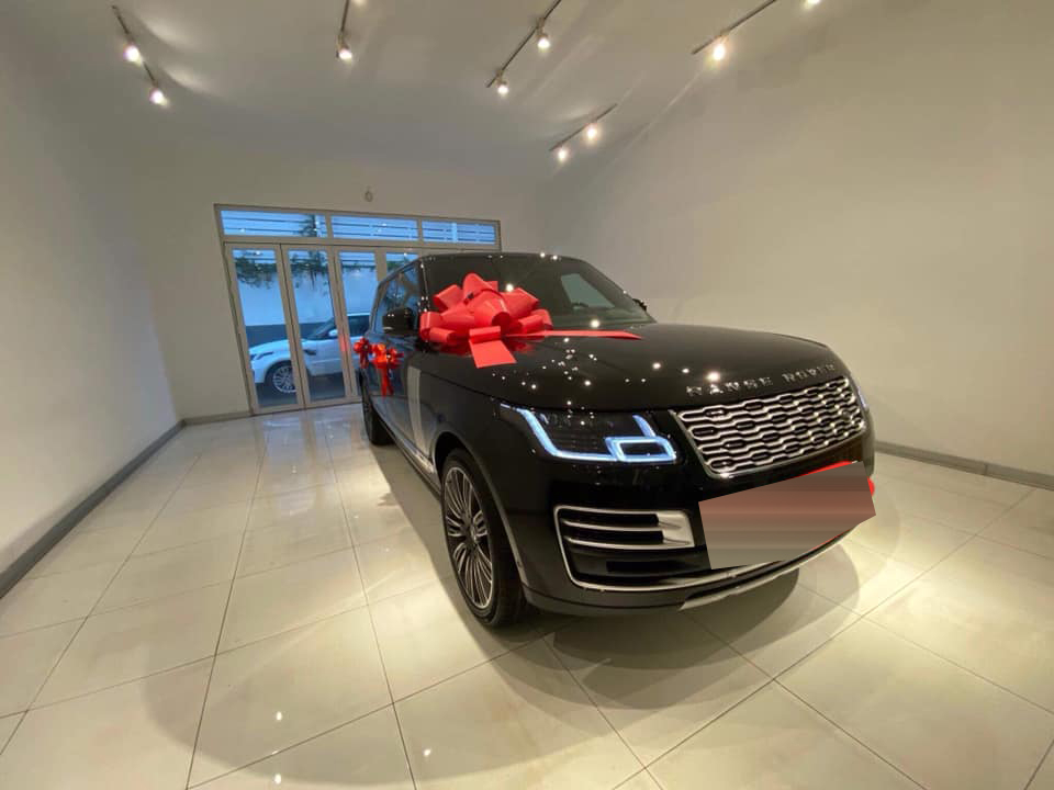 SUV hạng sang Range Rover SVAutobiography 2019 chính hãng đầu tiên ở Việt Nam có giá hơn 22 tỷ đồng