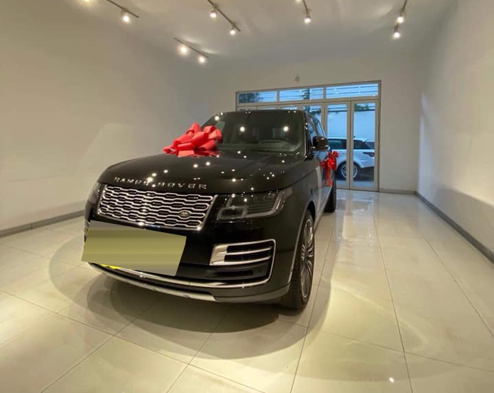 Range Rover SVAutobiography 2019 chính hãng đầu tiên về Việt Nam đã có chủ nhân mua