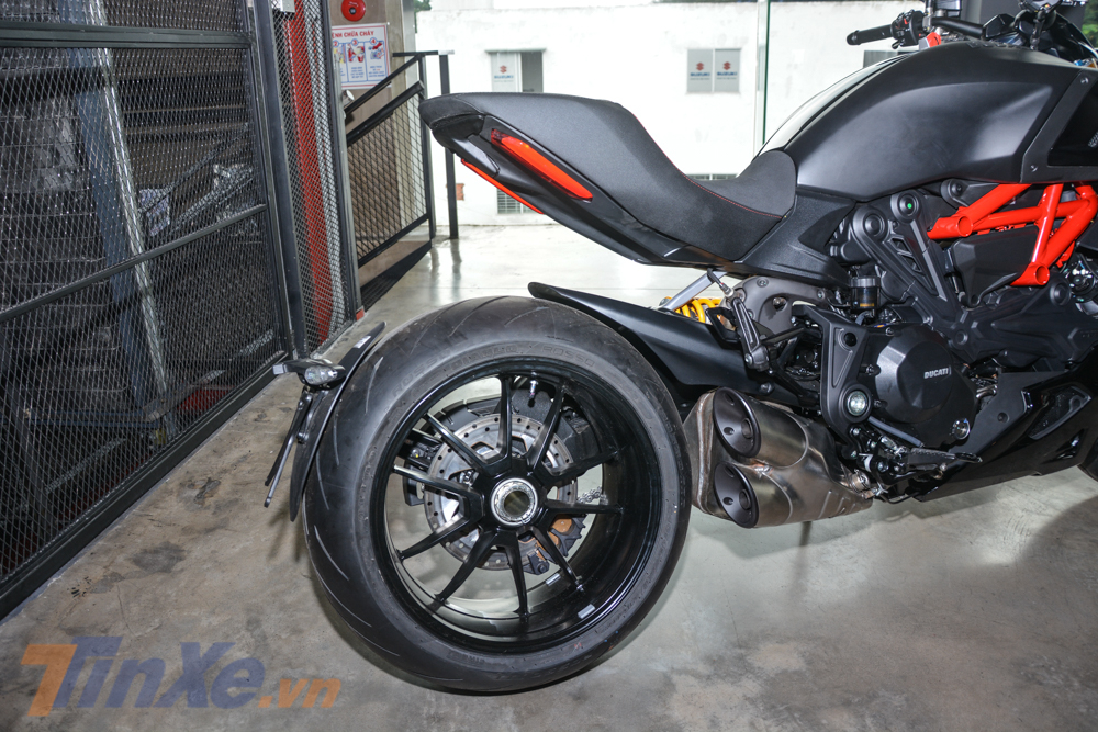 Còn đây là bộ mâm 17 inch trên phiên bản đặc biệt Ducati Diavel 1260S 2019