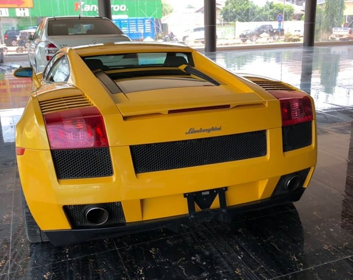 Siêu xe Lamborghini Gallardo vàng rực mang biển Lào xuất ...